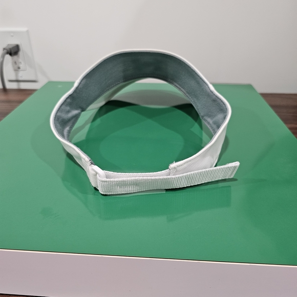 Under Armour White HeatGear Adjustable Golf/Running Visor - OSFA - Picture 5 of 6